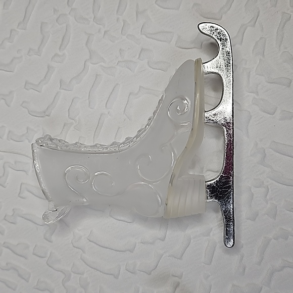 DEPT 56 FROSTED ACRYLIC ICE SKATES SET OF 3 - Picture 4 of 8